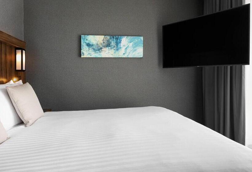 Standard Studio King Bed, Courtyard Amsterdam Airport