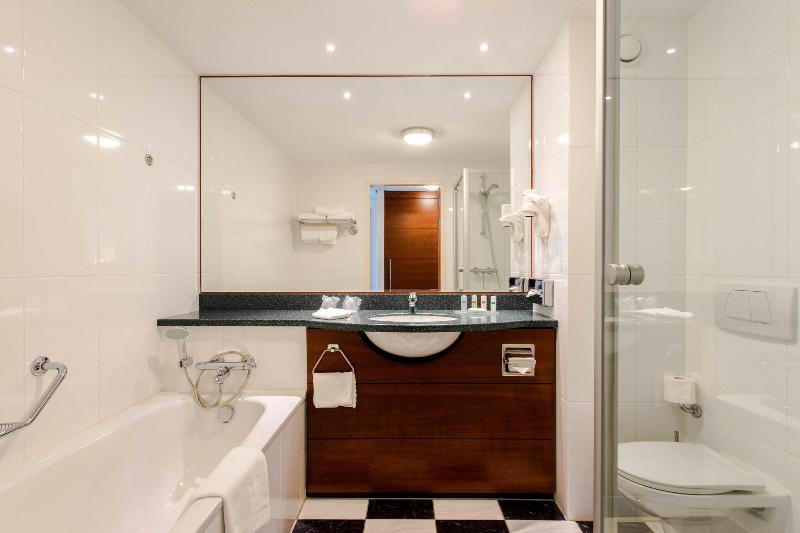 اتاق سوپریور با تخت بزرگ, Courtyard By Marriott Amsterdam Airport