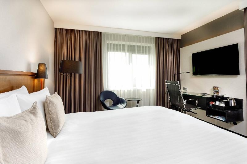 اتاق سوپریور با تخت بزرگ, Courtyard By Marriott Amsterdam Airport
