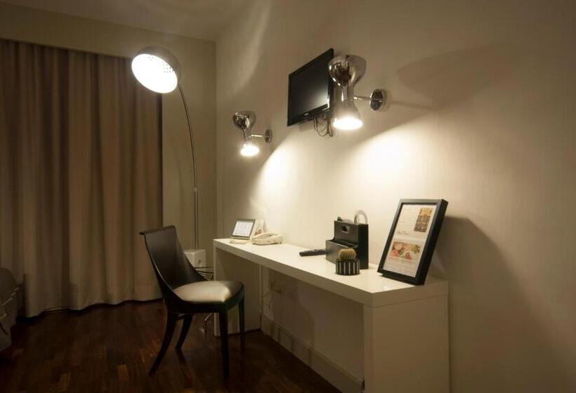Habitación Triple Estándar, Datini