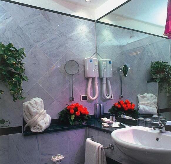 Habitación Triple Estándar, Datini
