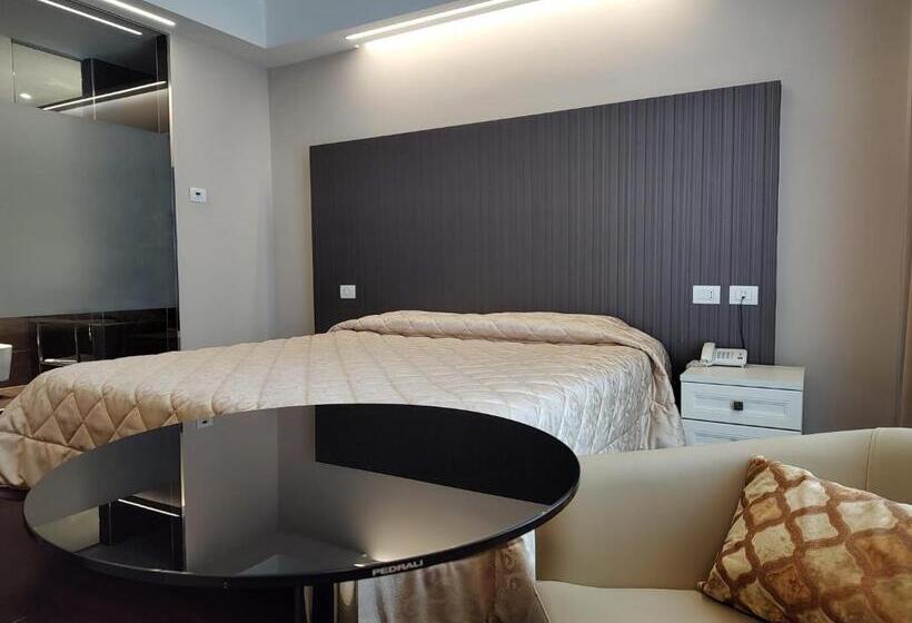 Habitación Superior, Datini