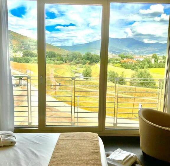 Junior Suite, Datini