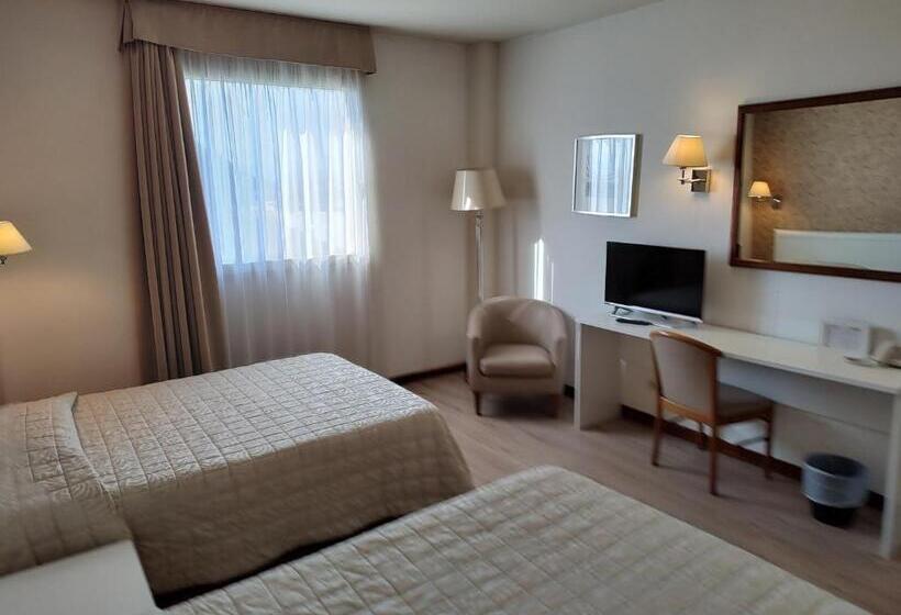 Habitación Cuádruple Estándar, Datini