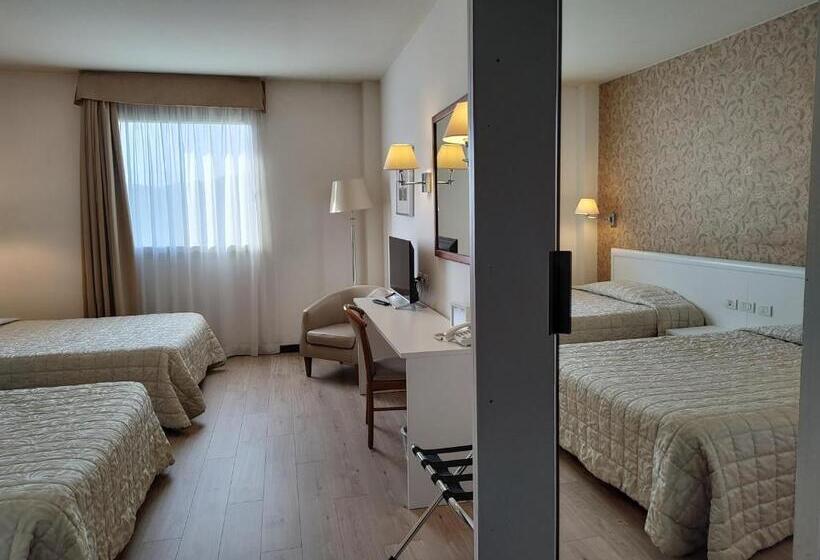 Habitación Cuádruple Estándar, Datini