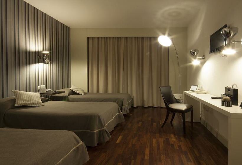 Habitación Triple Estándar, Datini