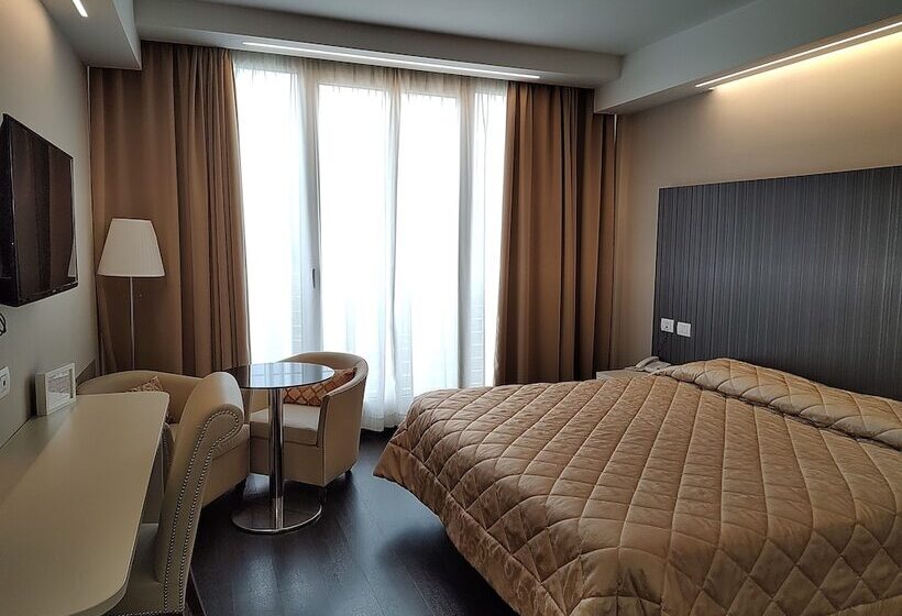 Habitación Superior, Datini