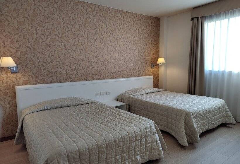 Habitación Cuádruple Estándar, Datini