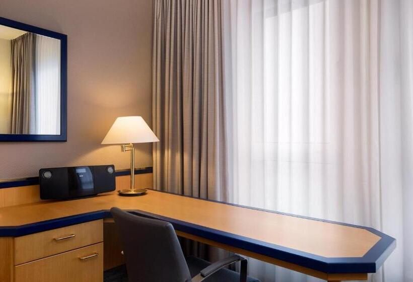 اتاق استاندارد با تخت دو نفره بزرگ, Holiday Inn Hamburg