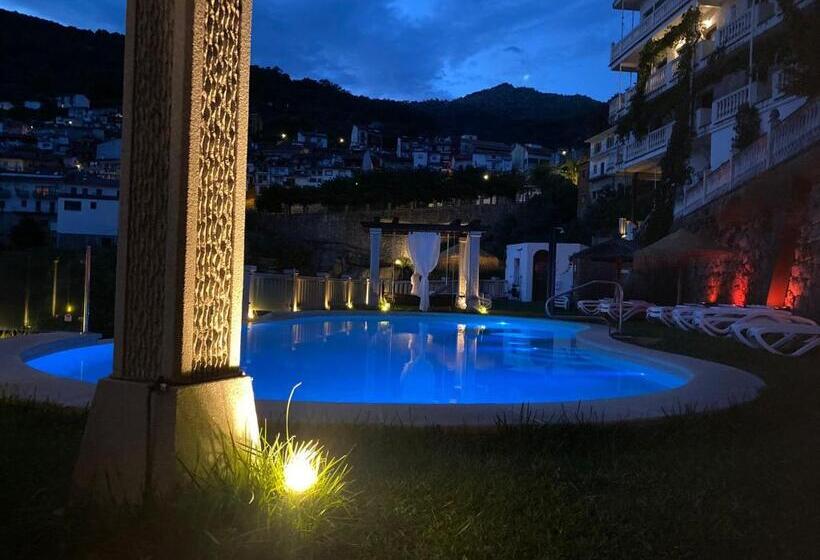 جناح جونيور مطلّ علي حمام السباحة, Hostal El Cerro  Only Adults