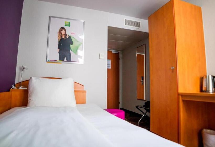 Standard Single Room, Ibis Styles Luzern