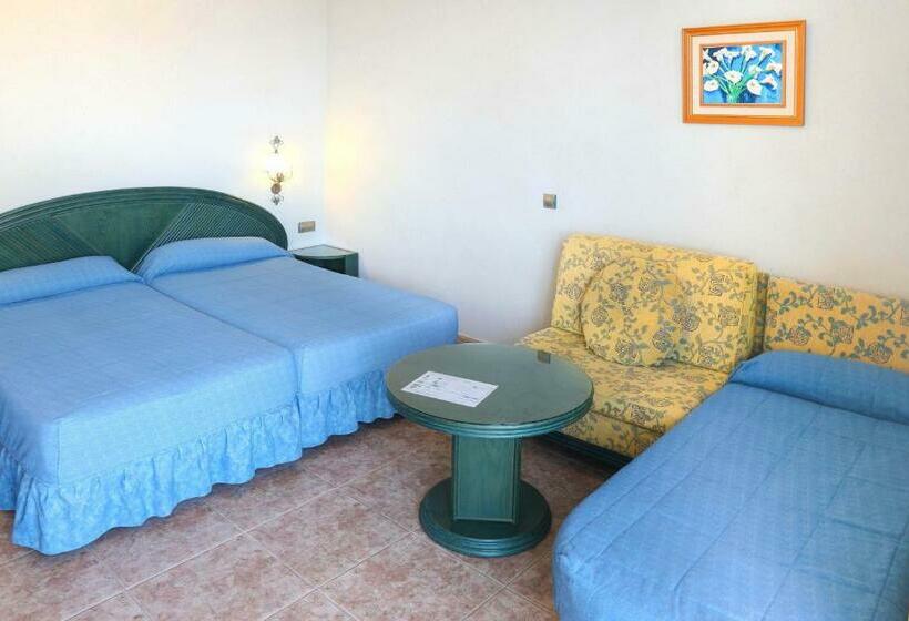 Standard Triple Room, Kaktus Albir