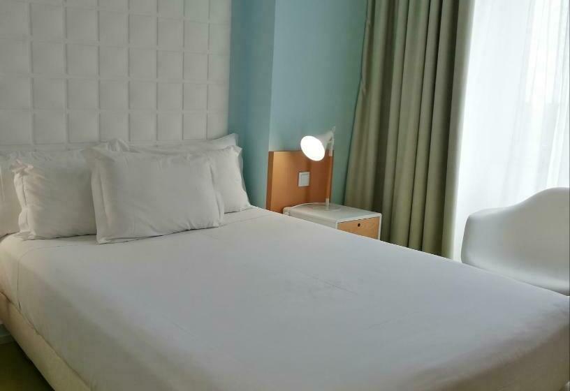 Chambre Standard Individuelle, Legendary Porto