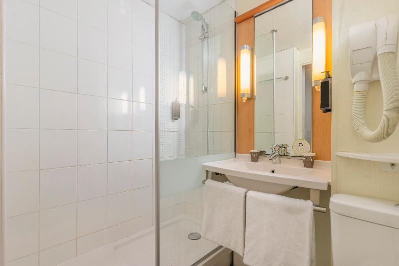 اتاق اجرایی با تخت بزرگ, London Heathrow Marriott