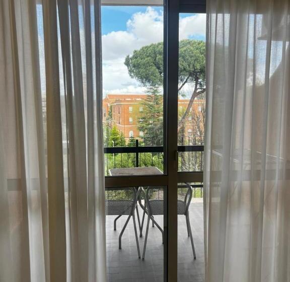 اتاق لوکس چهار تخته, Parco Tirreno