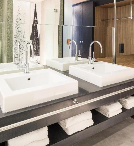 سوئیت جونیور با چشم‌انداز باغ, Radisson Blu Hotel Köln