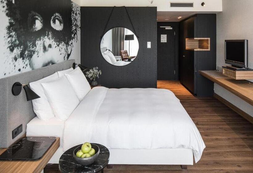 سوئیت جونیور با چشم‌انداز باغ, Radisson Blu Hotel Köln