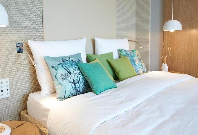 سوئیت با بالکن, Radisson Blu Hotel Köln