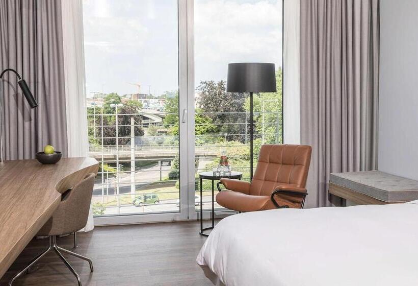 اتاق استاندارد, Radisson Blu Hotel Köln