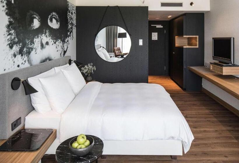 سوئیت جونیور با چشم‌انداز باغ, Radisson Blu Hotel Köln