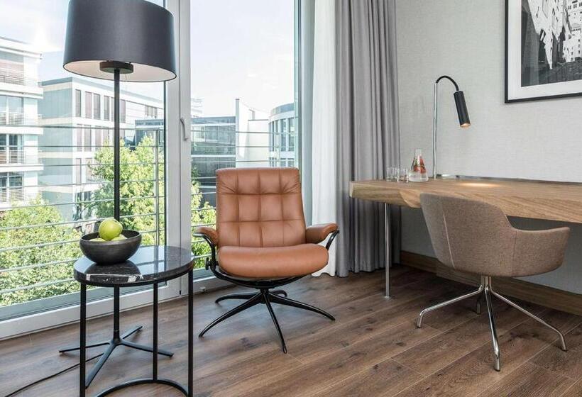 اتاق سوپریور با چشم‌انداز باغ, Radisson Blu Hotel Köln