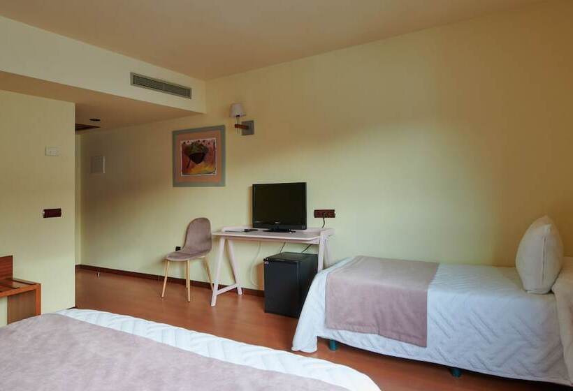 Standard Triple Room, Ramblas Vendrell