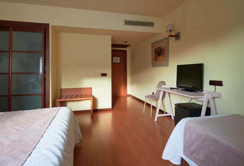 Standard Triple Room, Ramblas Vendrell