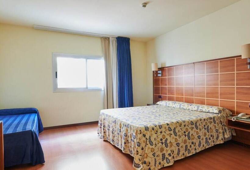 Standard Triple Room, Ramblas Vendrell