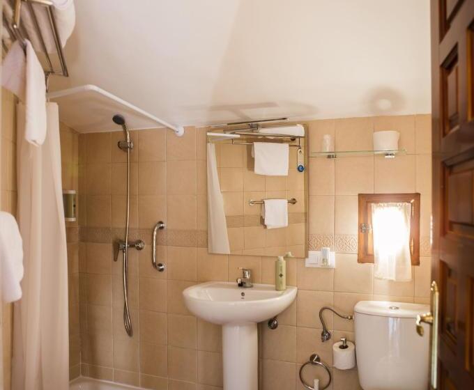 اتاق استاندارد یک نفره, Tugasa Hotel La Posada