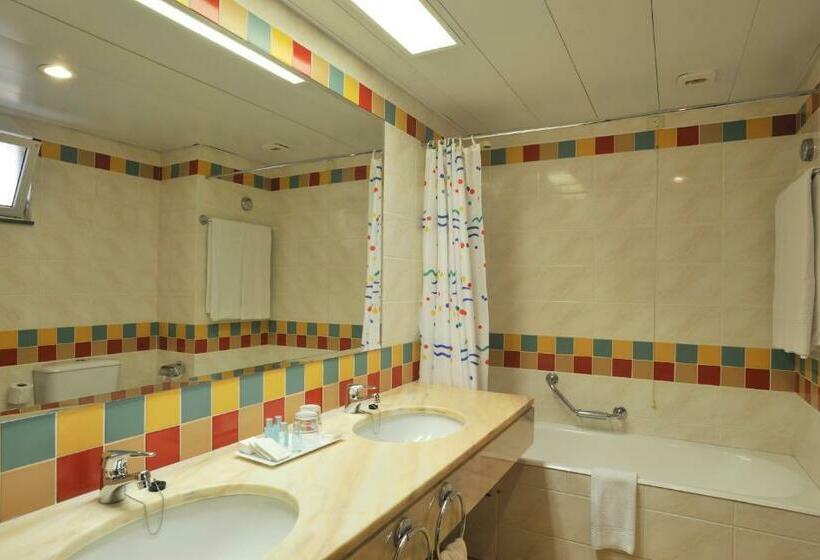 اتاق کلاسیک با چشم‌انداز دریا, Pestana Ocean Bay Resort