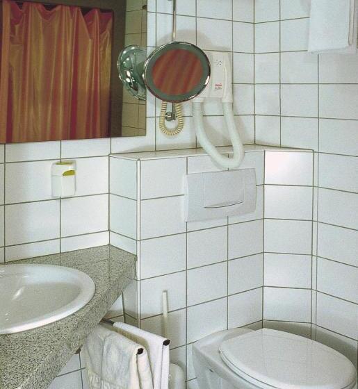 اتاق استاندارد یک نفره, Burghotel Volmarstein