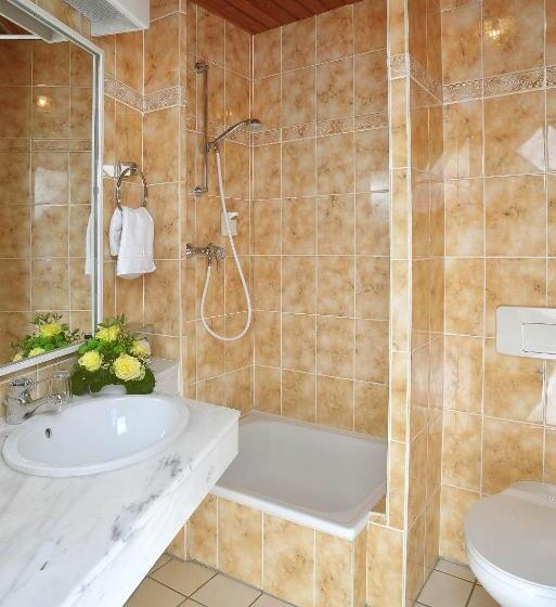اتاق استاندارد یک نفره, Burghotel Volmarstein
