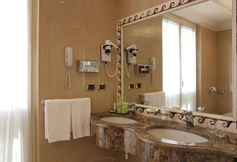اتاق استاندارد سه نفره, Grand Hotel Vanvitelli