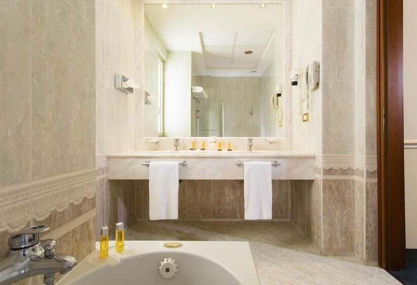اتاق استاندارد سه نفره, Grand Hotel Vanvitelli
