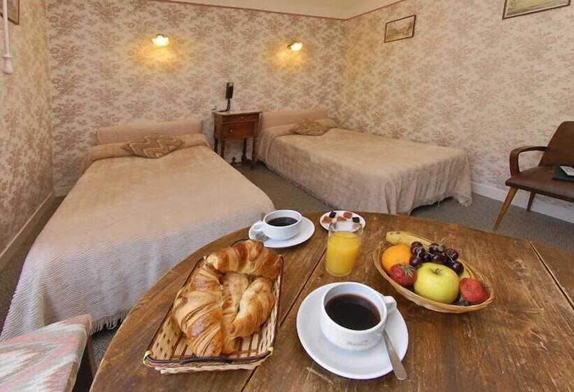 Habitación Triple Estándar, Hôtel Le Portalou