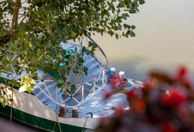Номер Стандарт, Hôtel Restaurant La Chartreuse Logis De France