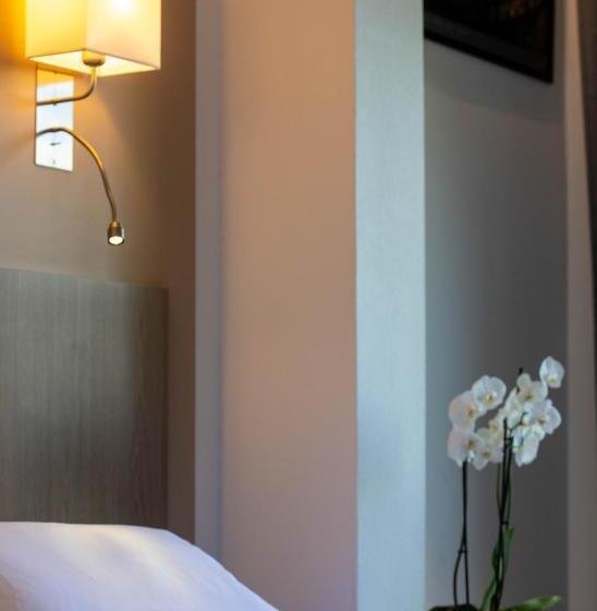 Номер Стандарт, Hôtel Restaurant La Chartreuse Logis De France