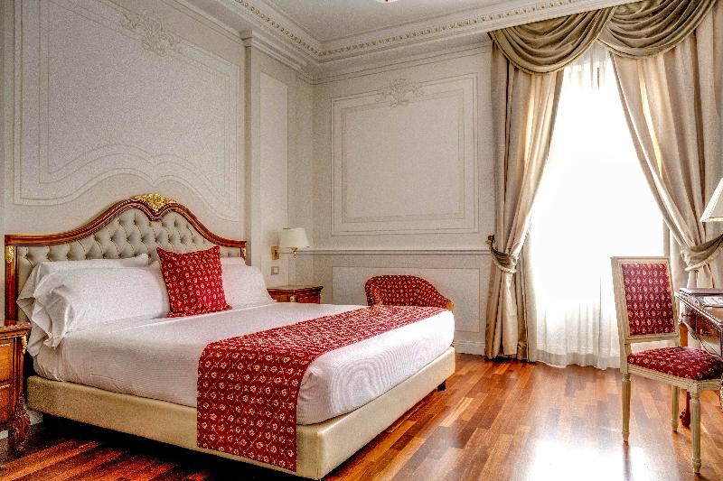 سوئیت جونیور با چشم‌انداز باغ, Rocco Forte Hotel De Russie
