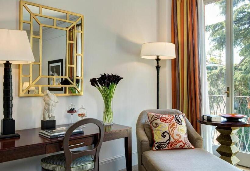 اتاق لوکس با چشم‌انداز باغ, Rocco Forte Hotel De Russie