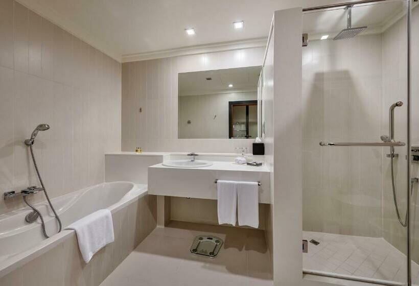 اتاق استاندارد با تخت بزرگ, Millennium Airport Hotel Dubai
