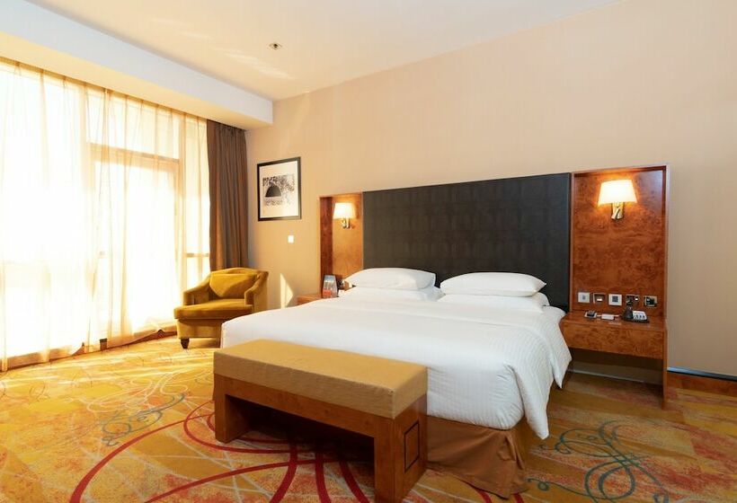 اتاق لوکس با تخت بزرگ, Millennium Airport Hotel Dubai