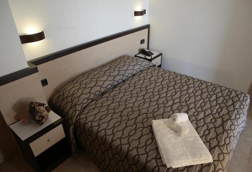 اتاق سوپریور سه تخته, Albergo Il Giardino