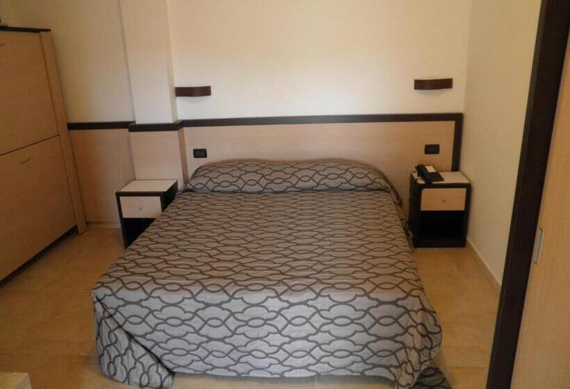 اتاق سوپریور سه تخته, Albergo Il Giardino