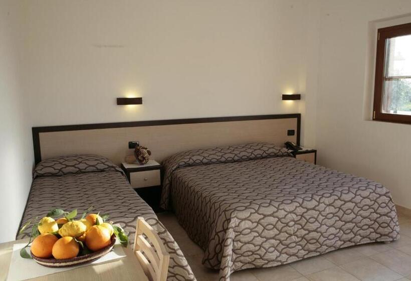 اتاق سوپریور سه تخته, Albergo Il Giardino