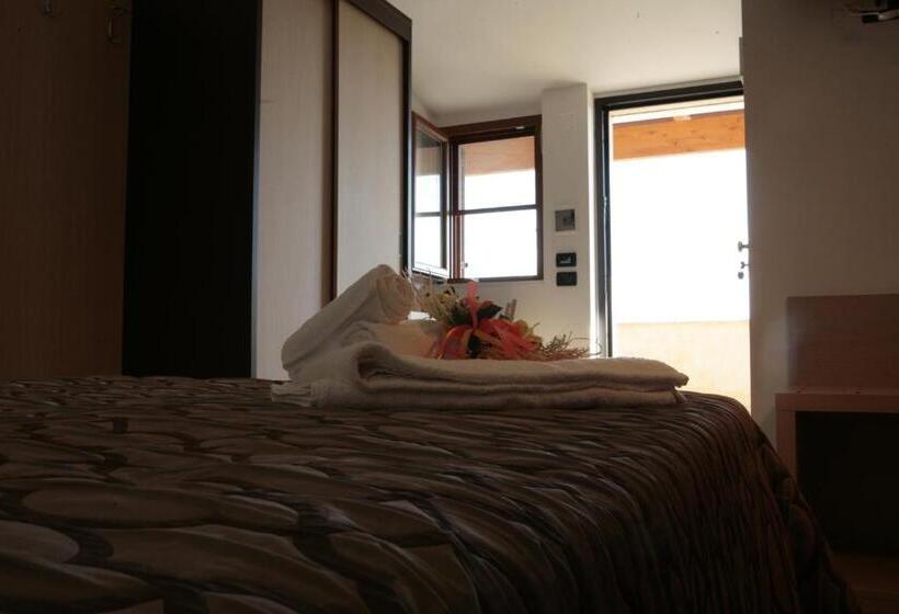 اتاق سوپریور چهار تخته, Albergo Il Giardino