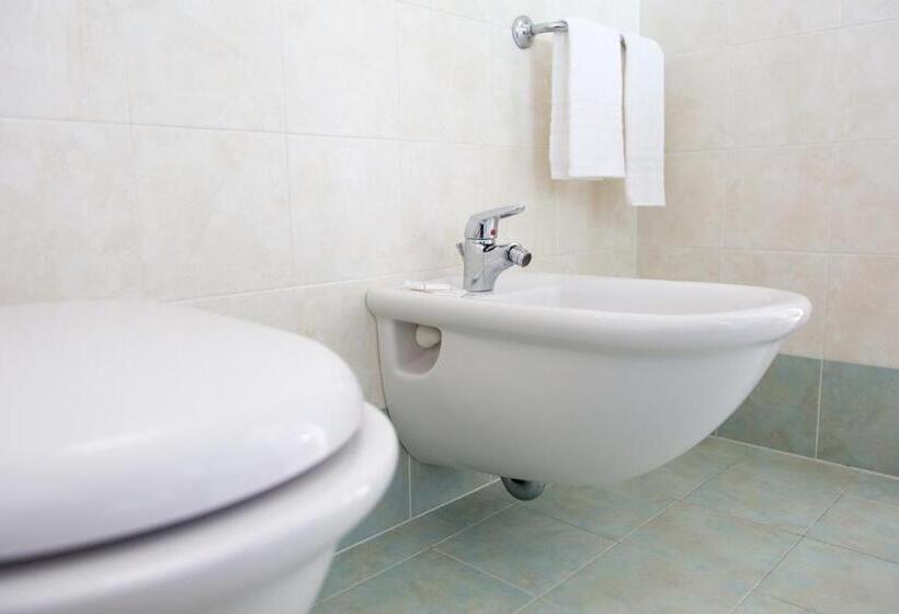 اتاق سوپریور چهار تخته, Albergo Il Giardino