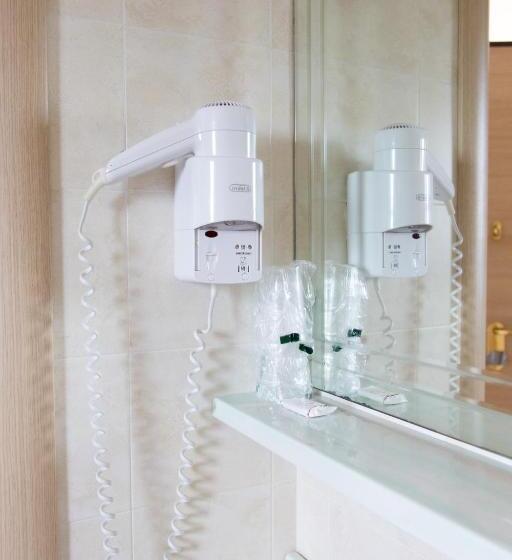 اتاق سوپریور چهار تخته, Albergo Il Giardino
