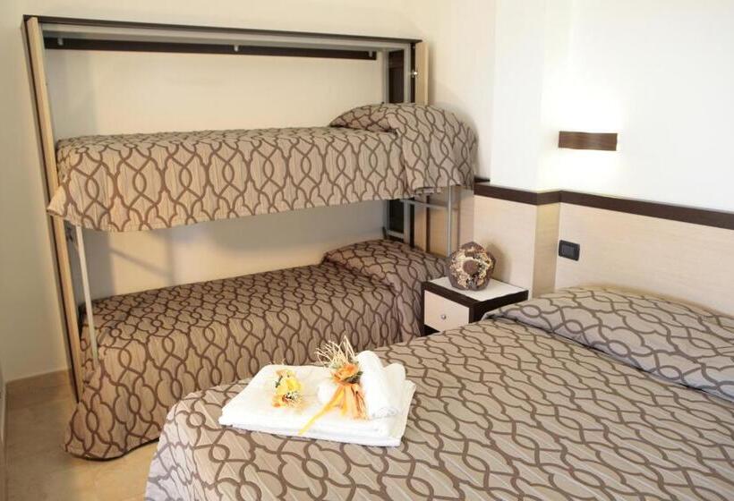 اتاق سوپریور چهار تخته, Albergo Il Giardino