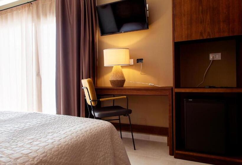 سوئیت جونیور با تراس, Albergo Il Giardino