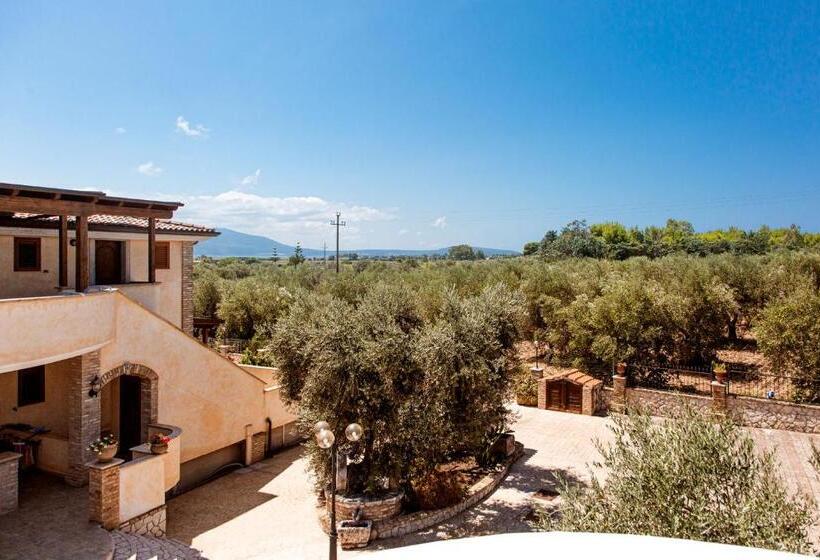 سوئیت جونیور با تراس, Albergo Il Giardino